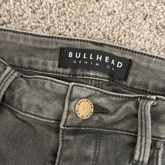 Bullhead Rocker Mid-Rise Grey Jeans - Picture 2 of 3
